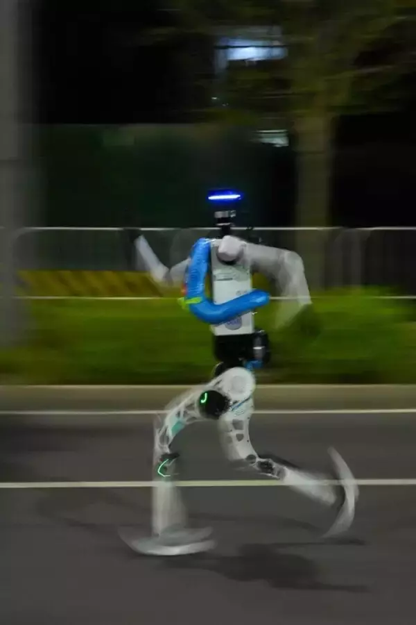 「北京で人型ロボット・ハーフマラソンの総合テスト実施―中国」の画像