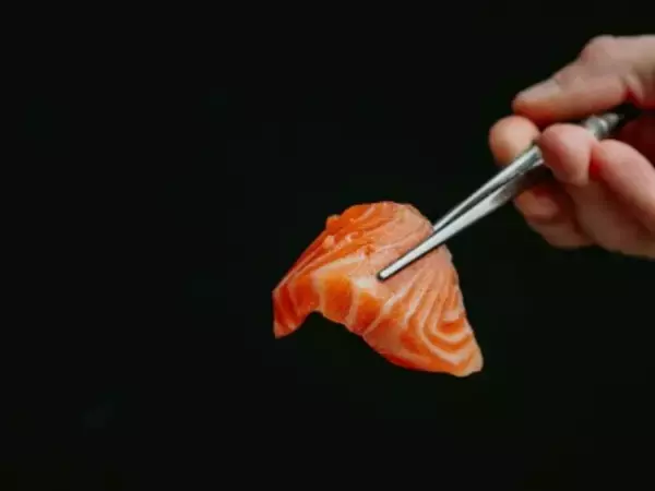 中国のサケ養殖量が大幅増の見込み、移動式洋上養殖にも成功