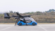 初飛行に成功、自動車と航空機が一体化―中国