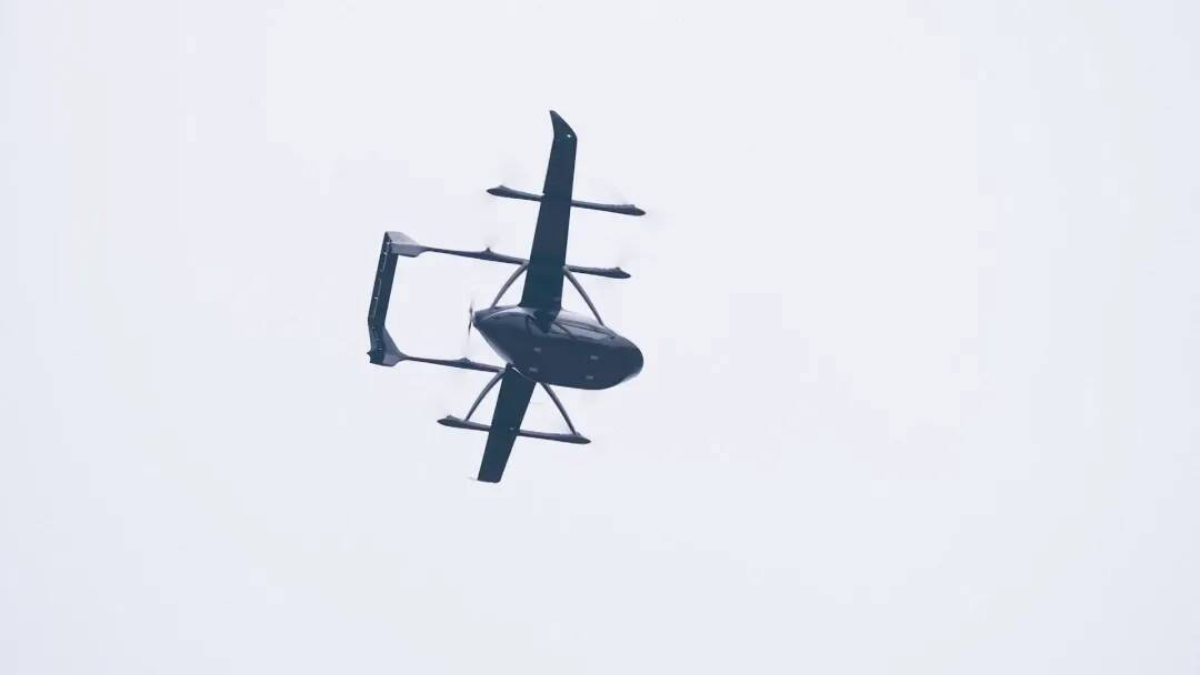 初飛行に成功、自動車と航空機が一体化―中国