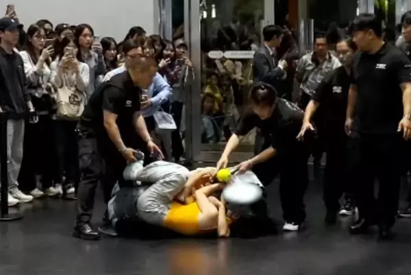 中国人ファンがスタッフから暴行受けたと主張、イベントで「割り込み」と通報され―タイ・バンコク