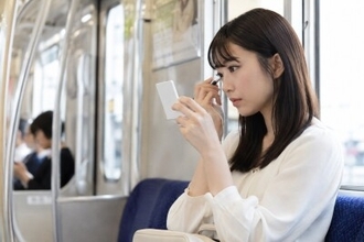 日本の電車内で化粧をしてもいいのか？ネット民の意見は割れる―台湾メディア