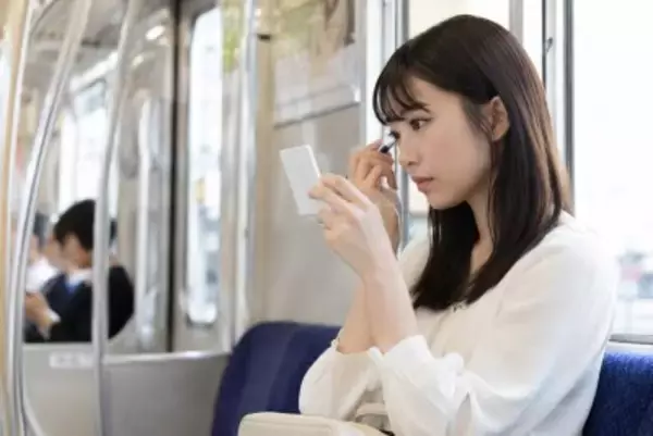 日本の電車内で化粧をしてもいいのか？ネット民の意見は割れる―台湾メディア
