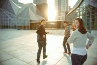 中国の若者の間で流行する「初代同僚」というワードの背後には何が？