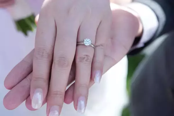 ハルビン工業大が「育成」した1カラットダイヤモンドを新郎新婦に贈呈―中国
