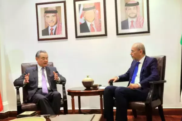 「中国の王毅外交部長、ヨルダンのサファディ副首相兼外相と会談」の画像