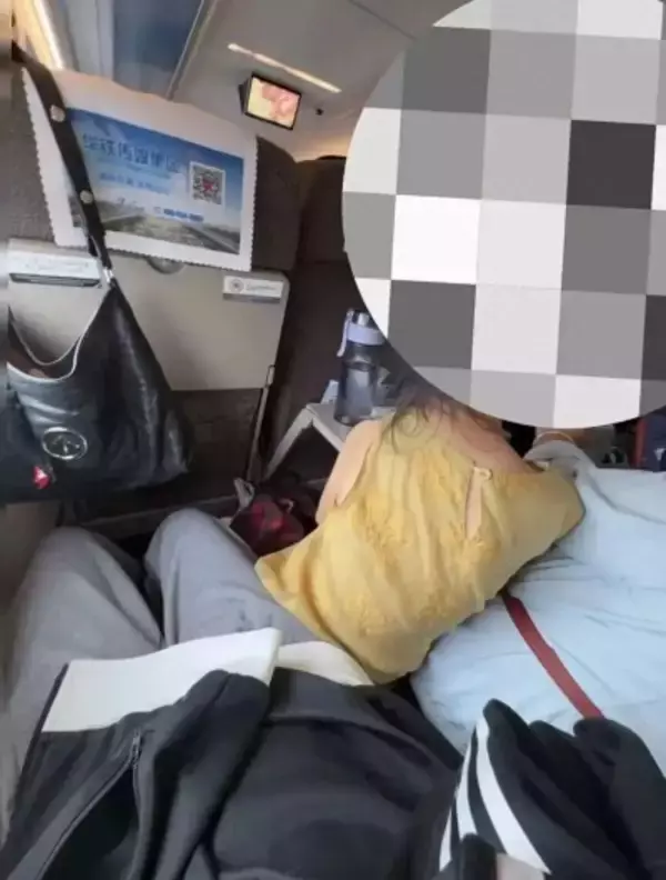 中国高速鉄道で隣席の子どもがスペース侵食、ネットで「許容できる」「民度低い」と賛否