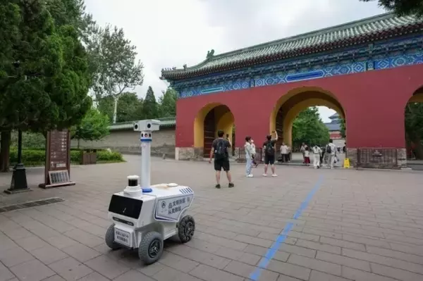 「北京の公園でロボットが「勤務」開始―中国」の画像