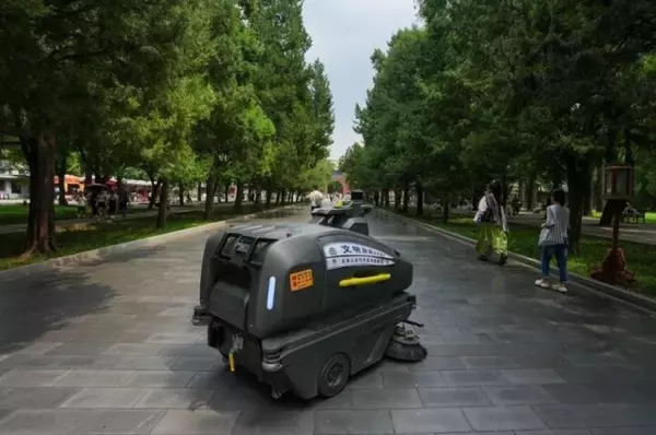 「北京の公園でロボットが「勤務」開始―中国」の画像