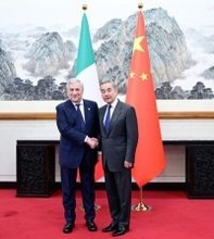 王外交部長、イタリア副首相兼外相と会談―中国