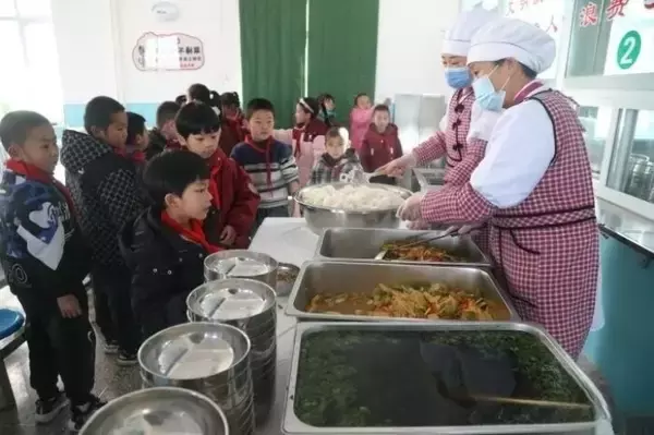 「青海省の義務教育段階の生徒への食事補助金、51万3100人が恩恵―中国」の画像
