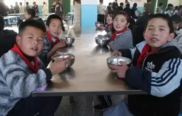 「青海省の義務教育段階の生徒への食事補助金、51万3100人が恩恵―中国」の画像