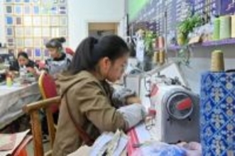 広西・賓陽で住民の就職を促す「壮錦産業」　―中国