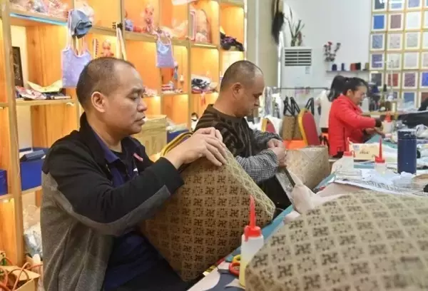 「広西・賓陽で住民の就職を促す「壮錦産業」　―中国」の画像