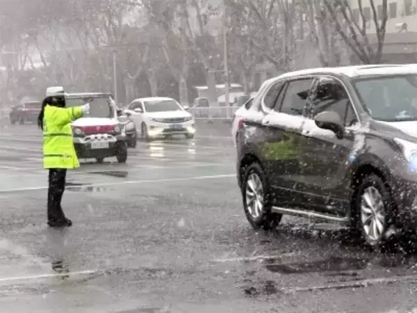 生徒5677人にカンニングさせて256万元得る、自動車教習所の所長に懲役4年―中国