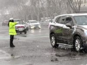 生徒5677人にカンニングさせて256万元得る、自動車教習所の所長に懲役4年―中国