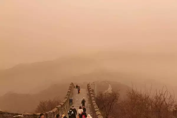 「中国北部で「猛烈な砂じん嵐」発生、日本にも22日夜から黄砂飛来か」の画像