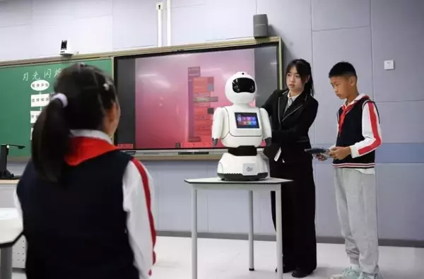 「北京市でAIを教育に導入した実践授業―中国メディア」の画像