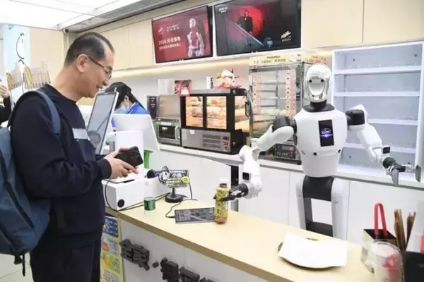 「北京でロボットがコンビニに「入社」―中国」の画像