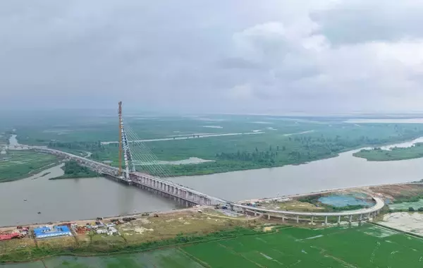 世界一高い複合構造斜塔、江西省南昌市の将軍洲大橋の主塔が完成―中国