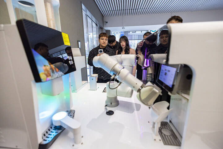 浙江省湖州市初の「ロボットカフェ」がオープン―中国