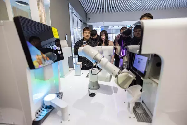 「浙江省湖州市初の「ロボットカフェ」がオープン―中国」の画像