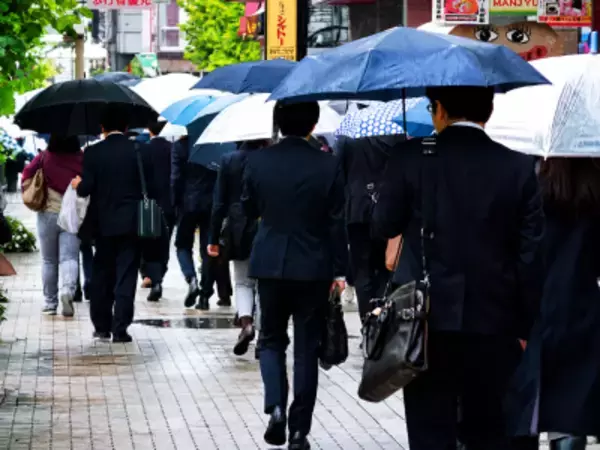 日本で手ぶらの男性が少ないのはなぜ？韓国ネット「不思議だった」「ビジネスマナー？」