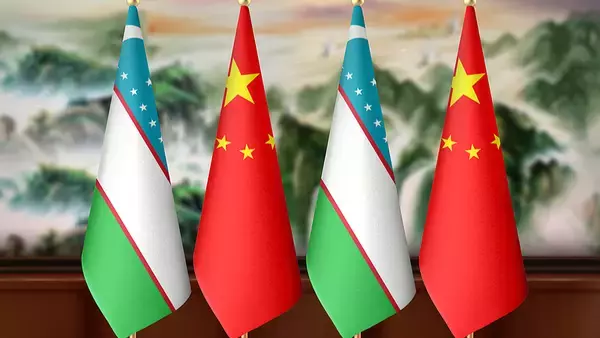 王毅外交部長、ウズベキスタンのサイードフ外相と電話会談