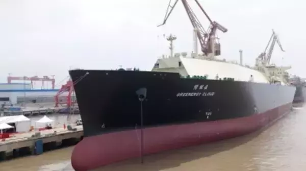 中国独自で建造した大型LNG運搬船2隻が同日に引き渡し