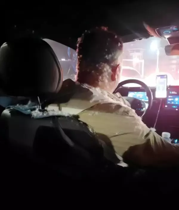 タクシー車内で客のダウンジャケットが突然「爆発」、羽毛まみれに―中国