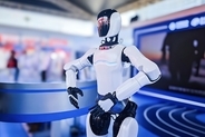 中国では人型ロボットと大規模AIモデルの融合が進む―白書