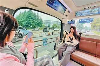 無人運転の小型バスが移動図書館に―貴州省貴陽市