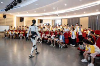 ロボットパフォーマンスで観客が負傷する事故相次ぐ、誰が責任を負うべきなのか―中国メディア