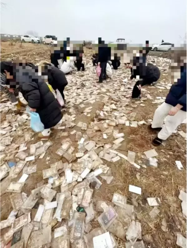 iPhoneケースが大量に捨てられる、50個ほど拾った人も―河南省永城市