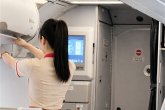 女性客室乗務員のポニーテールが可能に、航空会社の新規定に賛否―中国