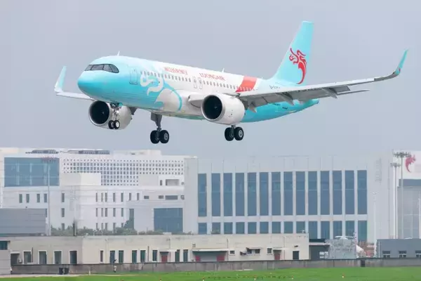 「女性客室乗務員のポニーテールが可能に、航空会社の新規定に賛否―中国」の画像