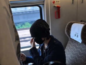 中国の男性アイドル歌手、高速鉄道で他人の座席を占拠―中国メディア