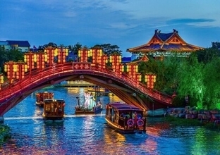 河南省開封市を流れる汴河のナイトツアーが人気に―中国