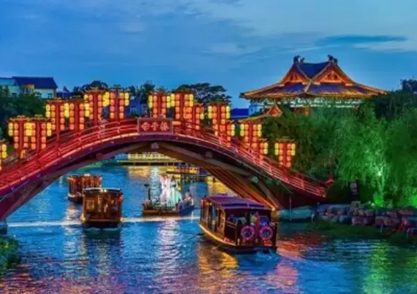 河南省開封市を流れる汴河のナイトツアーが人気に―中国