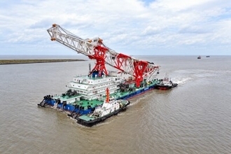 中国が独自に開発した世界最大のくい打ち船が海外に出航