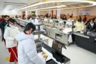 北京市内の全小中学校、2027年末までに校内食堂での給食供給を実現