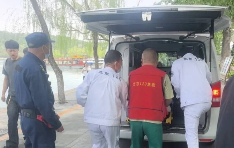 心筋梗塞で倒れた高齢者を中国人と外国人観光客が力を合わせて救助―北京市