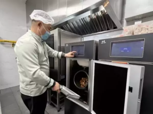 北京で多くの地域向け食堂に調理ロボット導入