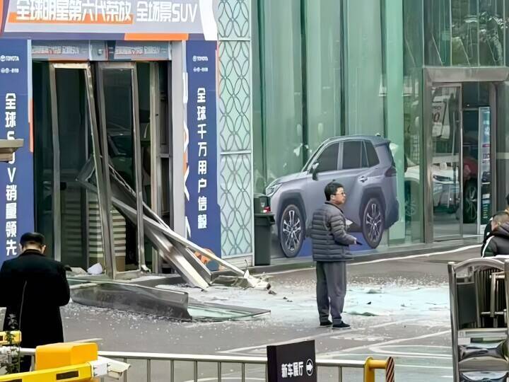 トヨタ販売店前で男が体にくくりつけた爆薬を爆発させて死亡、4人けが―中国