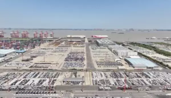 上海の海通自動車運搬船埠頭、30秒足らずで自動車1台を輸出―中国