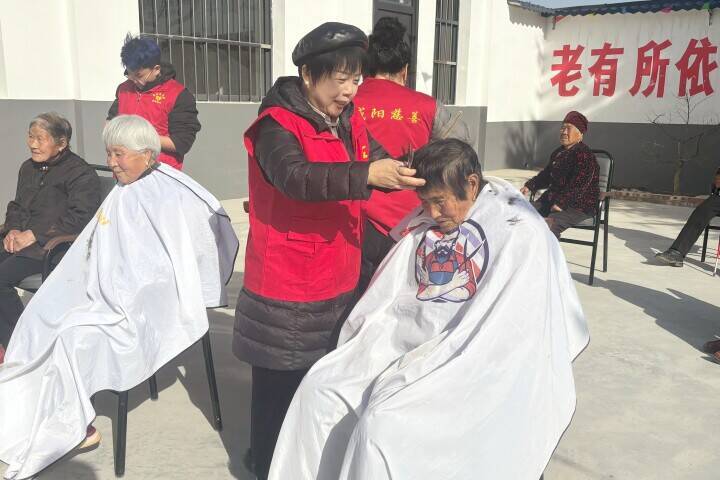 親孝行もカネで解決？春節あいさつ代行に賛否