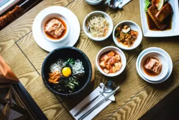 「韓国人はなぜ食器を手に持たない？」ベトナムメディアが紹介、韓国ネットも反応