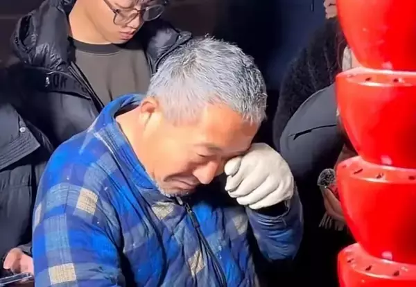 「寒空の下で大学生が長蛇の列を作って糖葫蘆を買うワケは？―中国」の画像