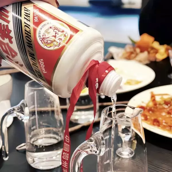 「マオタイ酒の価格が1日で爆上がり、業者「狂ってる」―中国」の画像