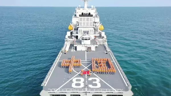 中国海軍艦艇一行がベトナムを訪問